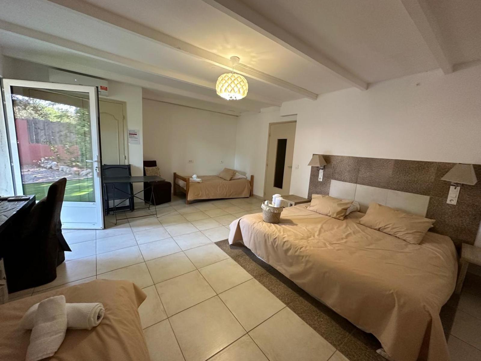 L'Hotel Du Bastier Ginasservis Exteriör bild